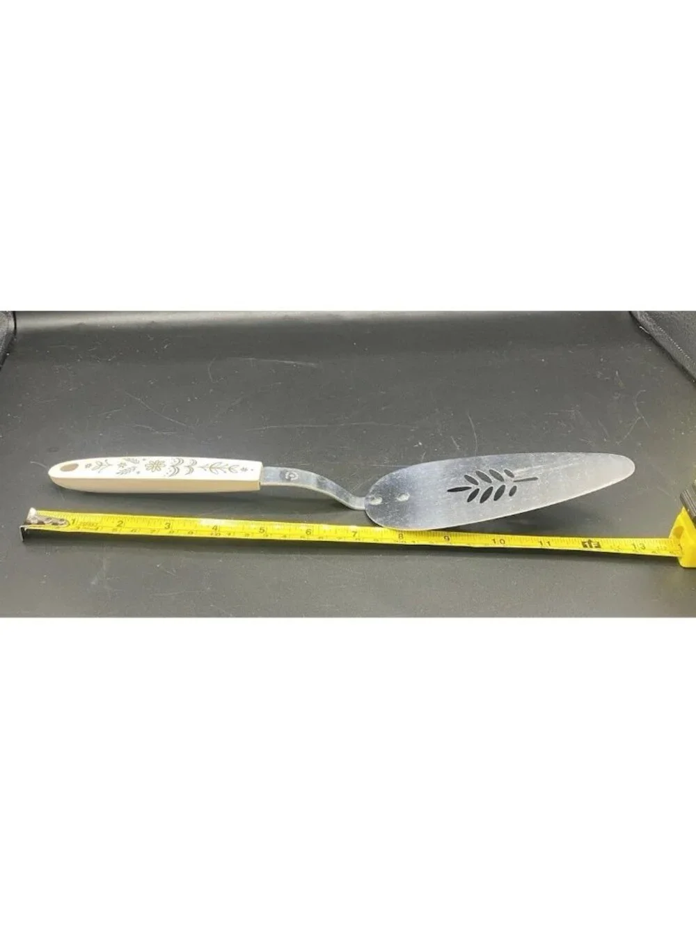Vintage Flint Arrowhead Stainless Steel Wheat Handle Heavy Duty Pie Cake Server